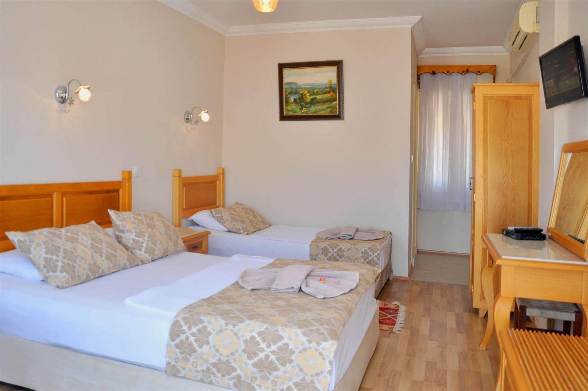 Can Hotel Otel 2*