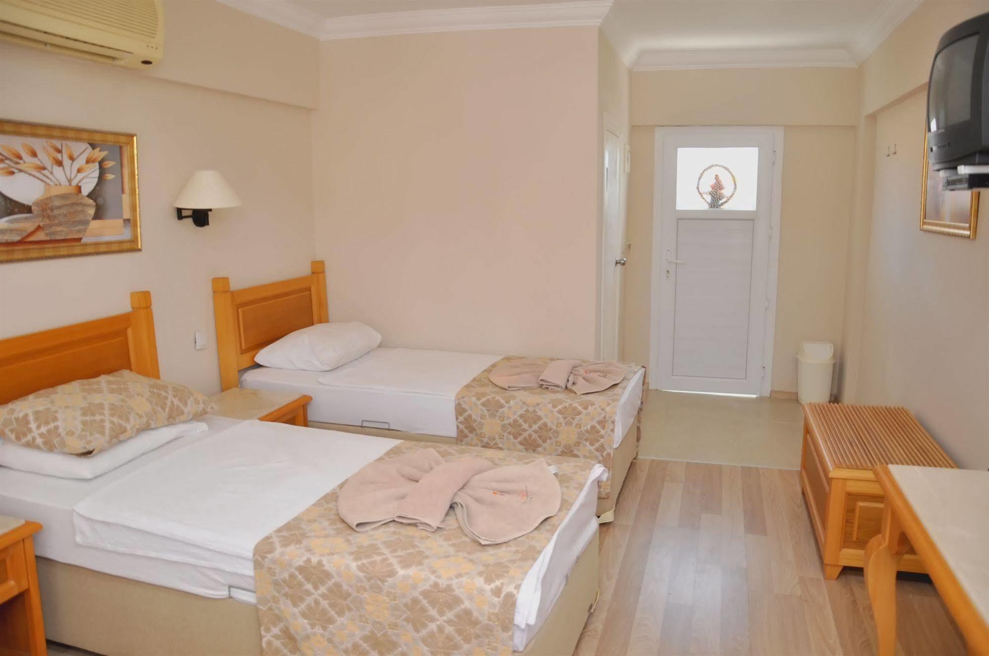 Can Hotel Otel 2*